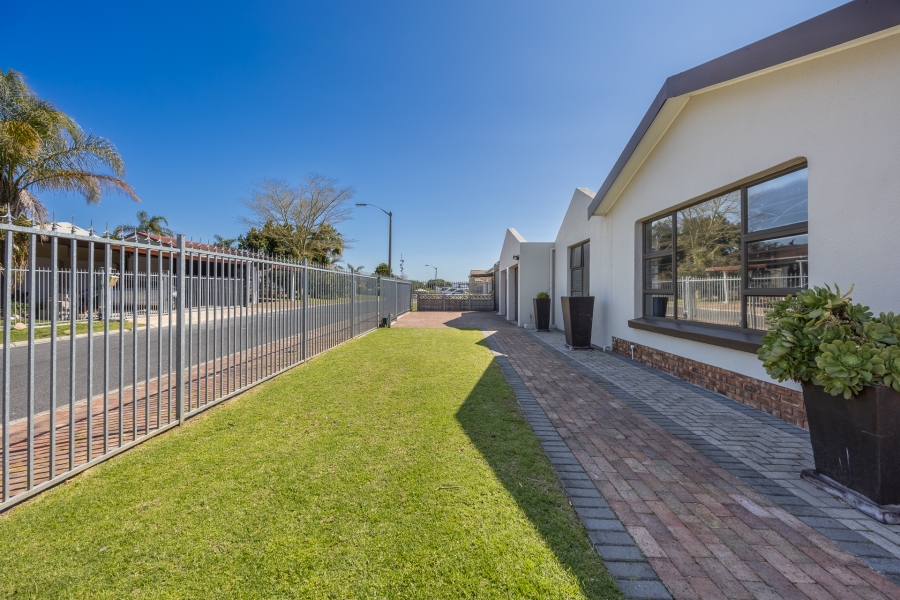 3 Bedroom Property for Sale in Protea Heights Western Cape